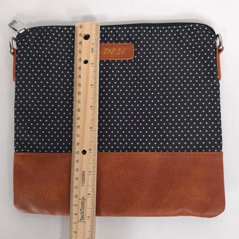 WEEKENDER BAGS 3 pc Shoe‎ Compartment Navy White Polka Dot IBFUN NWOT